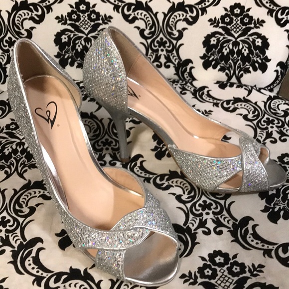 Windsor Shoes New Windsor Silver Glitter Peep Toe Heels Poshmark